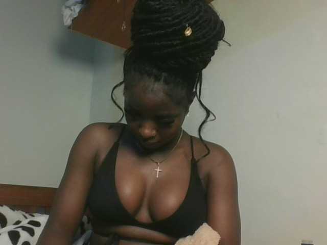 Sexykitten1 live cam on BongaCams