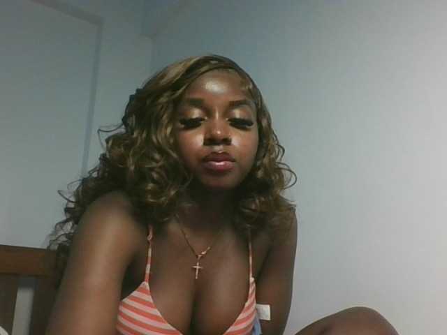 Sexykitten1 live cam on BongaCams