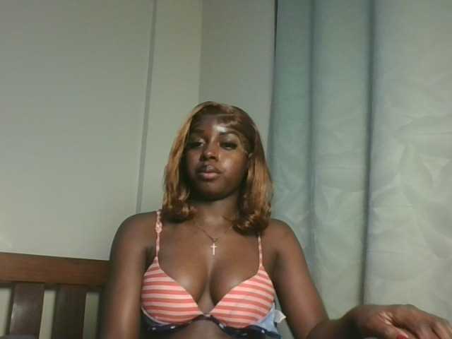 Sexykitten1 live cam on BongaCams