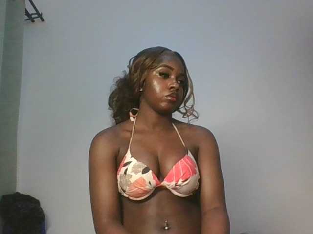 Sexykitten1 live cam on BongaCams