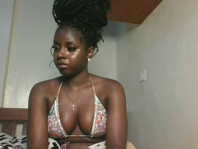 Sexykitten1 live cam on BongaCams