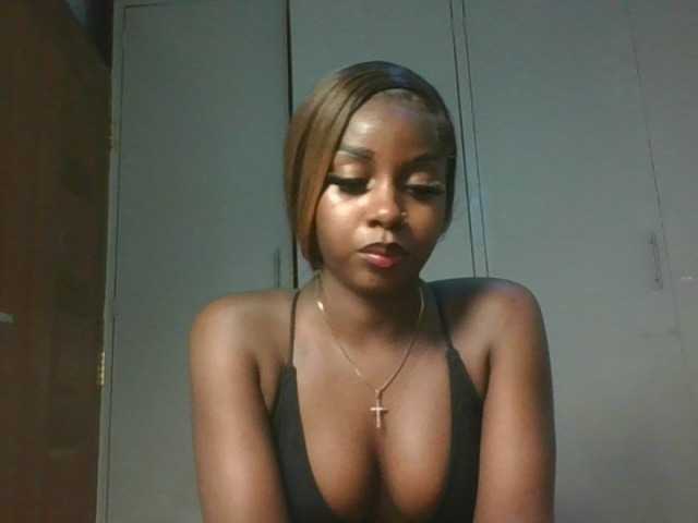 Sexykitten1 live cam on BongaCams