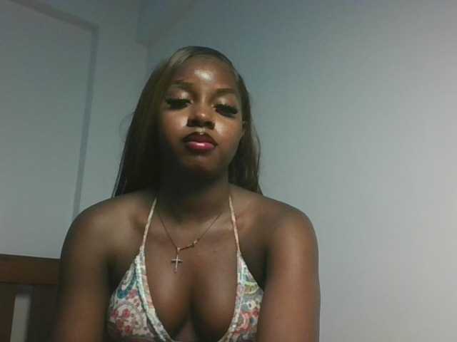 Sexykitten1 live cam on BongaCams