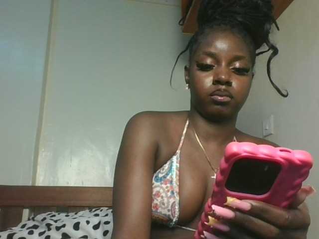 Sexykitten1 live cam on BongaCams