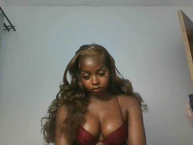Sexykitten1 live cam on BongaCams