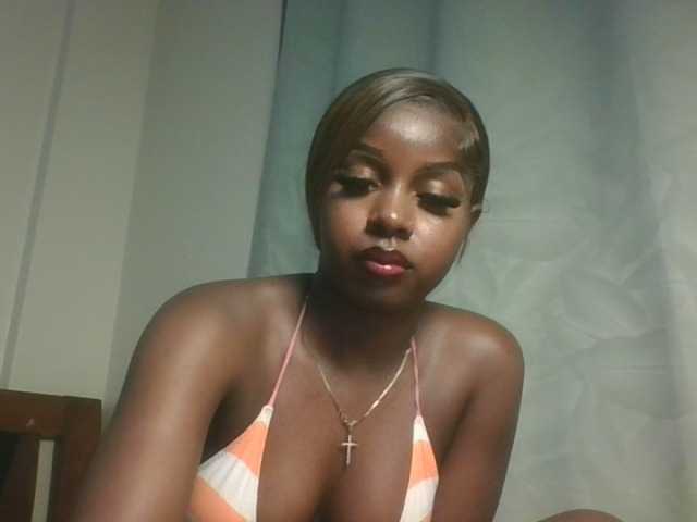 Sexykitten1 live cam on BongaCams