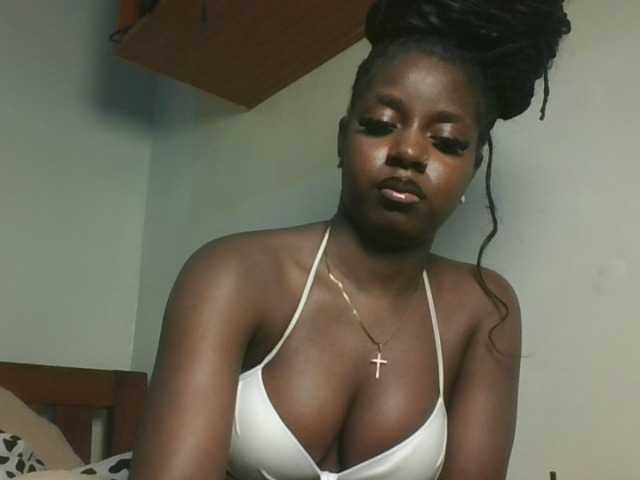 Sexykitten1 live cam on BongaCams
