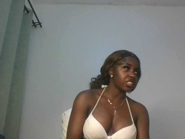 Sexykitten1 live cam on BongaCams