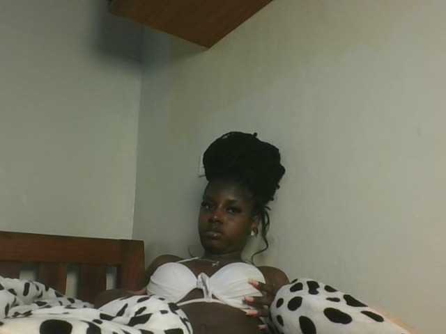 Sexykitten1 live cam on BongaCams