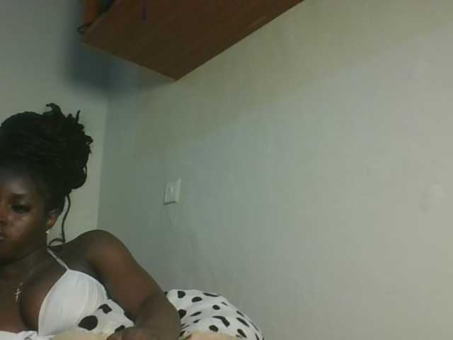 Sexykitten1 live cam on BongaCams