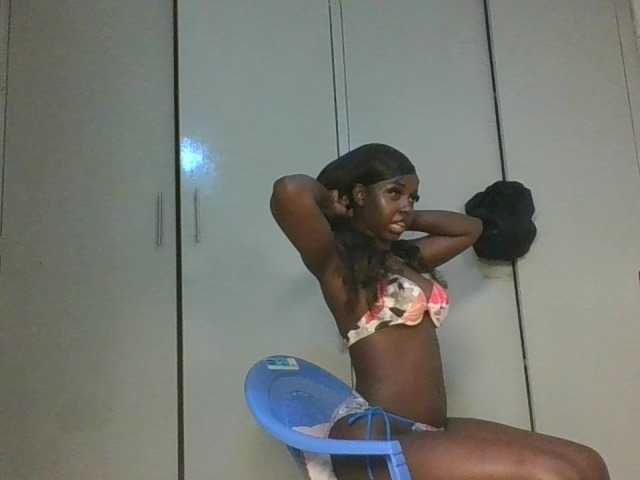 Sexykitten1 live cam on BongaCams