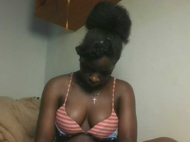 Sexykitten1 live cam on BongaCams