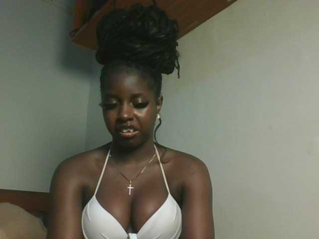 Sexykitten1 live cam on BongaCams