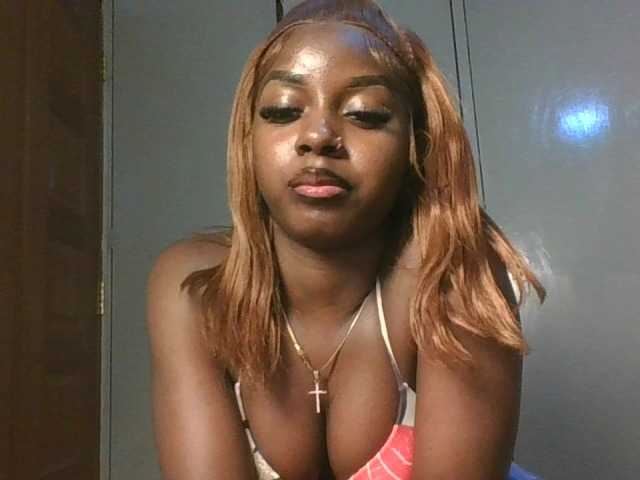 Sexykitten1 live cam on BongaCams
