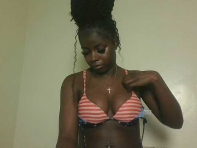 Sexykitten1 live cam on BongaCams