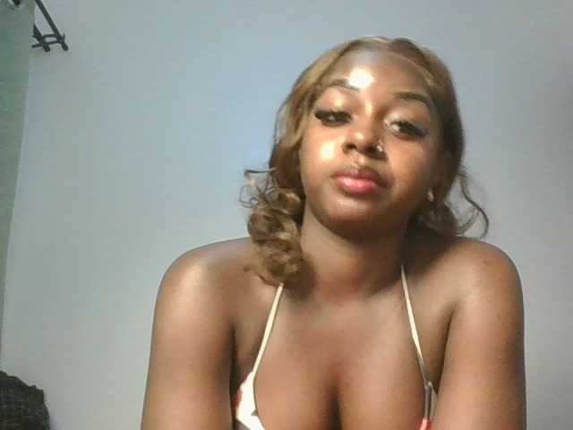 Sexykitten1 live cam on BongaCams