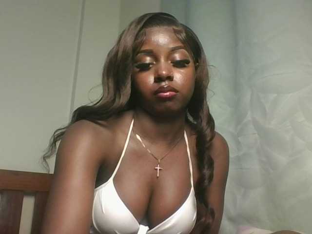 Sexykitten1 live cam on BongaCams
