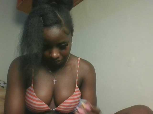Sexykitten1 live cam on BongaCams