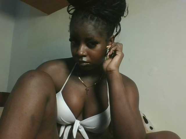 Sexykitten1 live cam on BongaCams