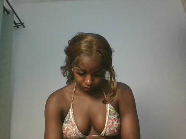 Sexykitten1 live cam on BongaCams