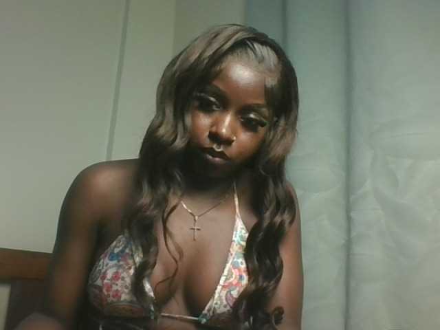 Sexykitten1 live cam on BongaCams