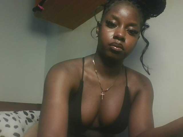 Sexykitten1 live cam on BongaCams