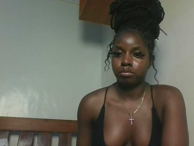 Sexykitten1 live cam on BongaCams