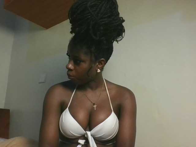 Sexykitten1 live cam on BongaCams
