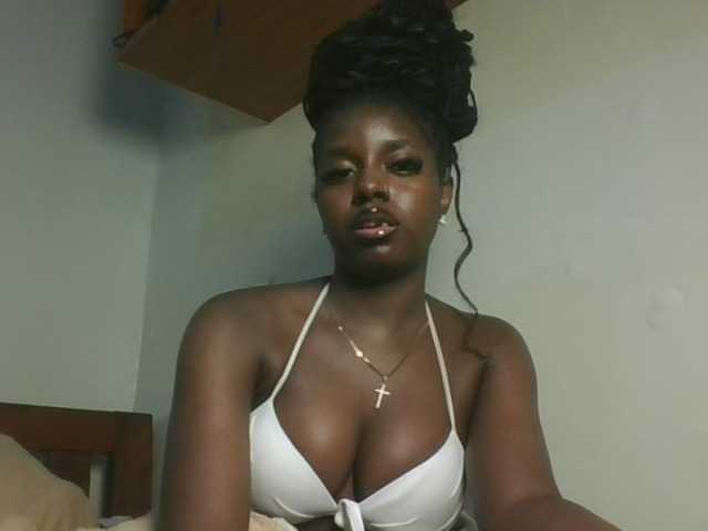 Sexykitten1 live cam on BongaCams