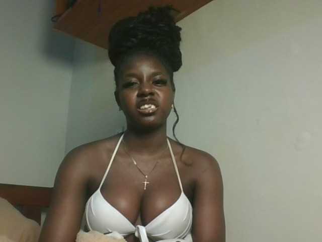 Sexykitten1 live cam on BongaCams