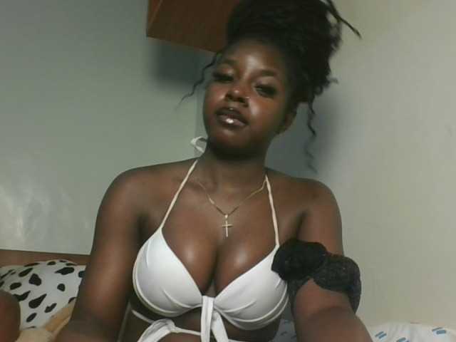 Sexykitten1 live cam on BongaCams