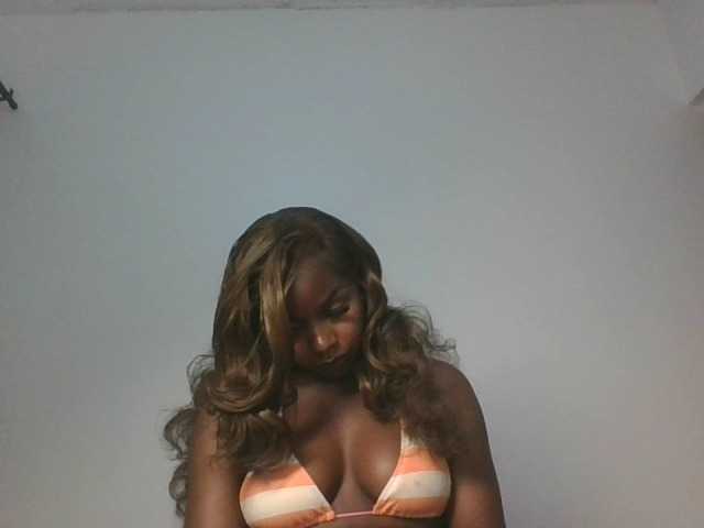 Sexykitten1 live cam on BongaCams