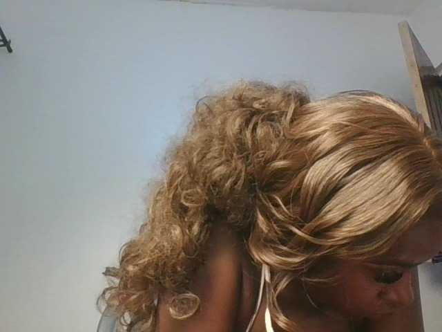 Sexykitten1 live cam on BongaCams