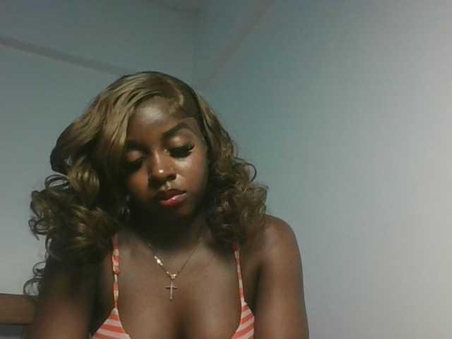 Sexykitten1 live cam on BongaCams