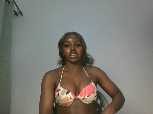 Sexykitten1 live cam on BongaCams