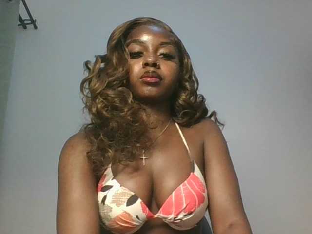 Sexykitten1 live cam on BongaCams