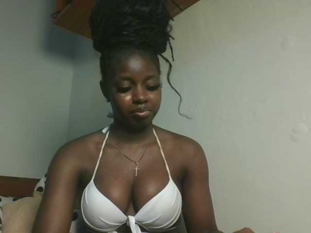 Sexykitten1 live cam on BongaCams