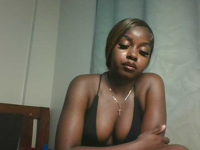 Sexykitten1 live cam on BongaCams
