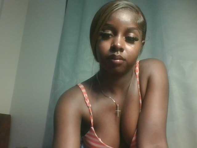 Sexykitten1 live cam on BongaCams