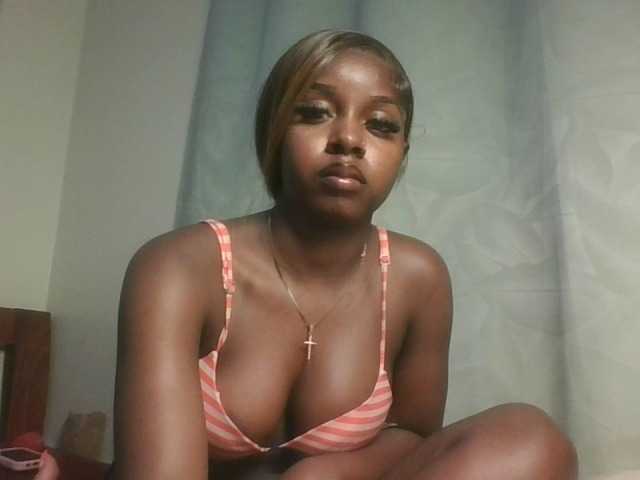 Sexykitten1 live cam on BongaCams