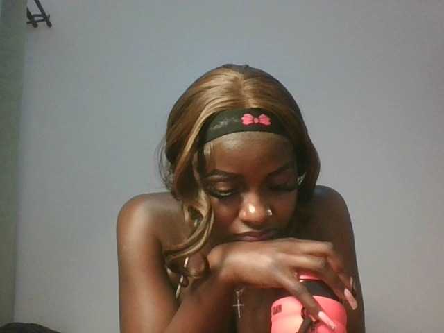 Sexykitten1 live cam on BongaCams