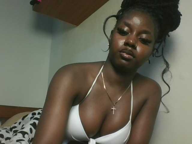 Sexykitten1 live cam on BongaCams