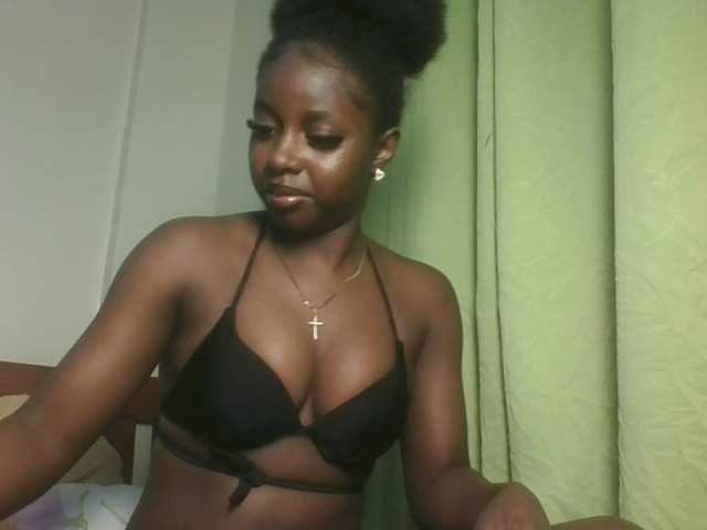 Sexykitten1 live cam on BongaCams