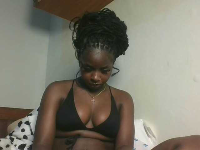 Sexykitten1 live cam on BongaCams