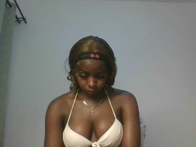 Sexykitten1 live cam on BongaCams