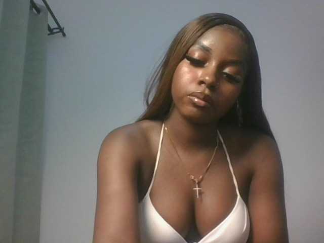 Sexykitten1 live cam on BongaCams