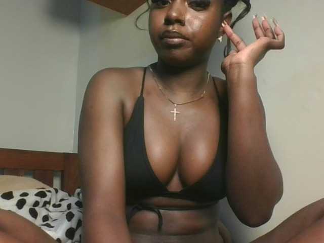 Sexykitten1 live cam on BongaCams