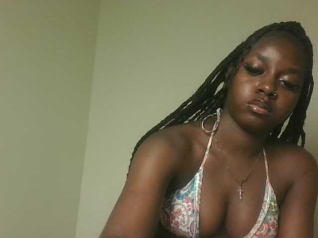 Sexykitten1 live cam on BongaCams