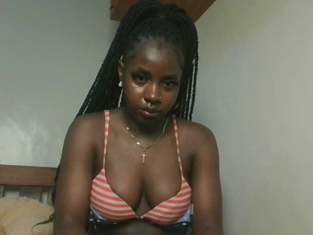 Sexykitten1 live cam on BongaCams