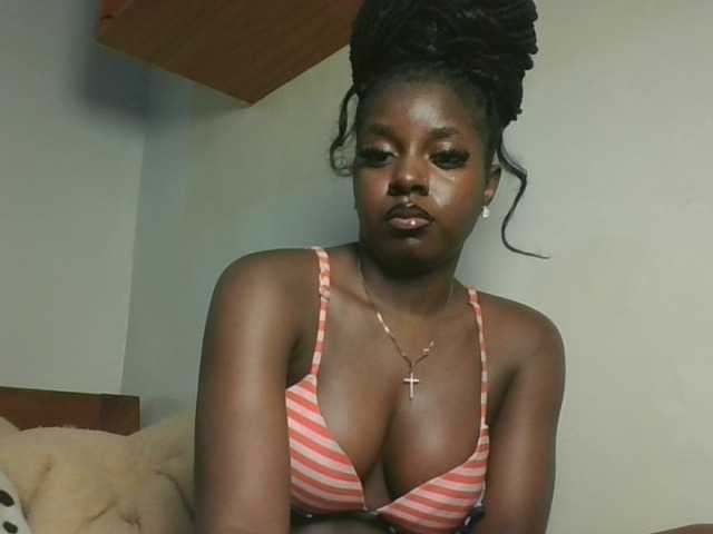 Sexykitten1 live cam on BongaCams